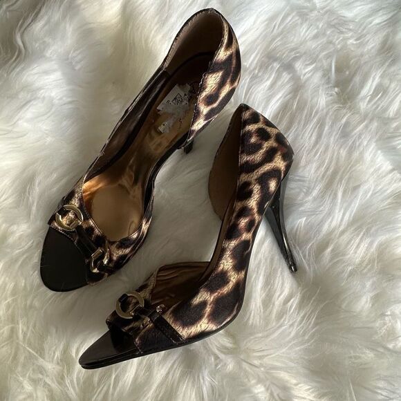 Carlos by Carlos Santana  black cheetah style peep toe heel, black/gold front de - Picture 5 of 10